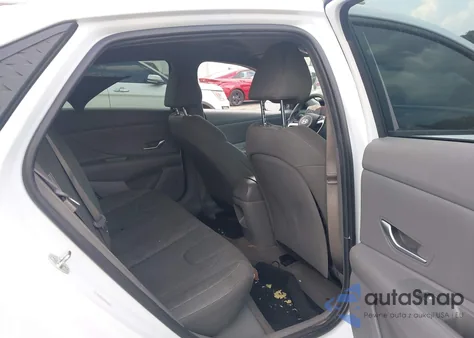 2024 Hyundai Elantra Sel z USA, uszkodzony, nr VIN KMHLM4DG6RU719142